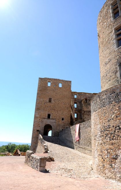 chateau-medieval-montrond-foreziales-3