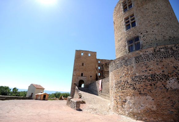 chateau-medieval-montrond-foreziales-3